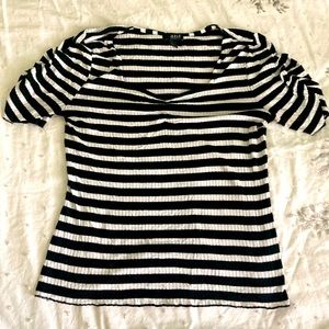 Cute black and white shirt. Slim fitting.